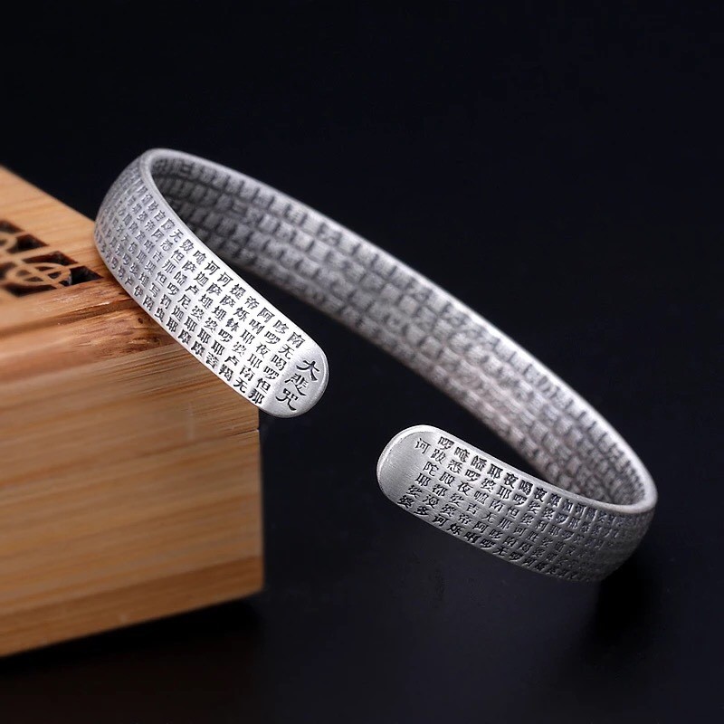 Vòng Tay Khắc Đại Bi Hoa Sen Cát Tường bên trong khắc Bát Nhã Tâm Kinh