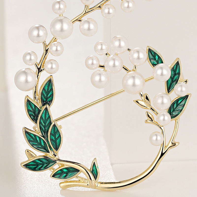 [New products in autumn and winter] Fashion gardenia brooch, pearl painting oil, coat accessories, brooch, female gift, brooch