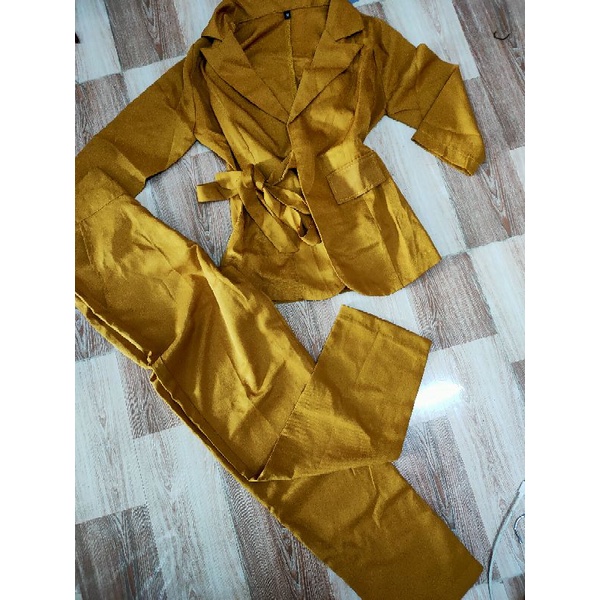 Set vest thiết kế cho nữ