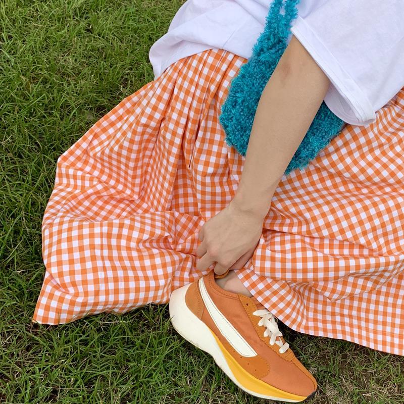 Chân váy chữ A lưng cao in sọc caro phong cách retro
