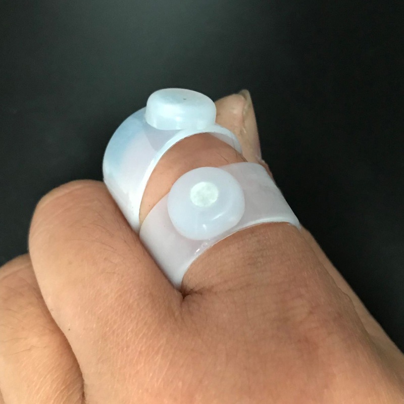 2 Nhẫn Silicone Có Nam Châm Đeo Ngón Chân Tiện Lợi
