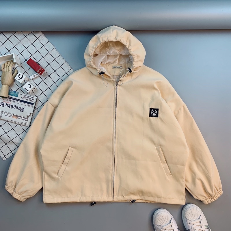 AKDL08_Áo Khoác Da Nữ Có Nón Phom Rộng Tay Phồng_Chất Da Lộn Hình Thêu Trước Và Chữ Sau_Vải Nhập Mịn Mát Không Xù Lông