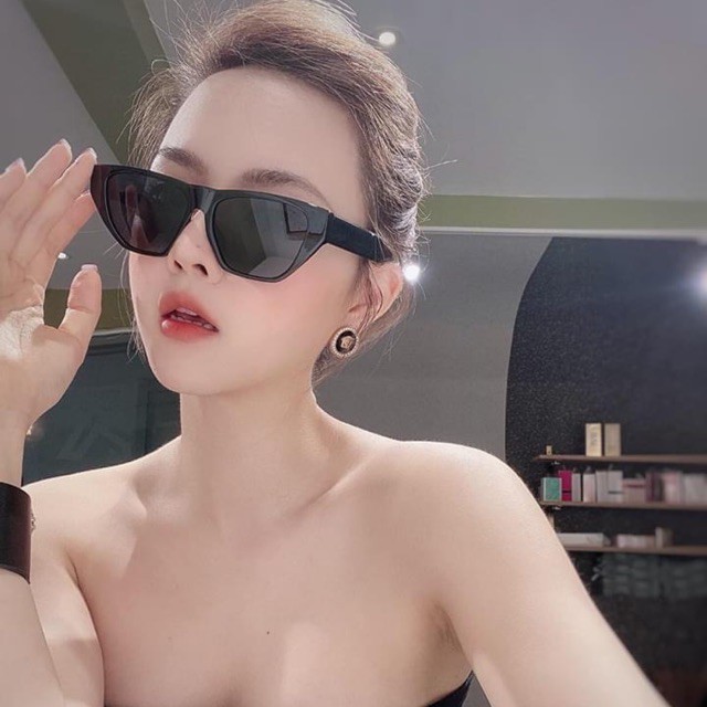 Khuyên tai hiệu hình đầu sang chảnh SC226