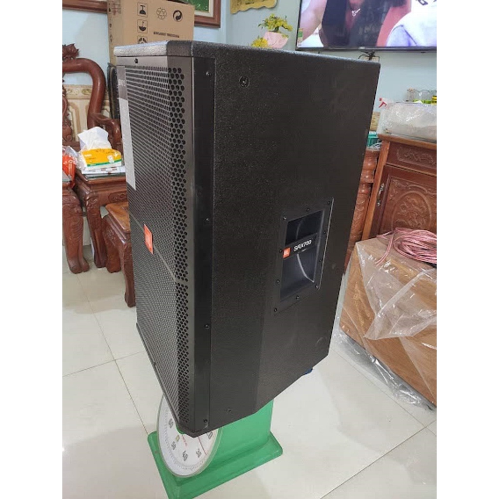 1 Chiếc Loa Karaoke và nghe nhạc  sân khấu hội nghị JBL SRX 715, bass 40mm, Công xuất 600-1000W, phòng 100 m2 trở lên.