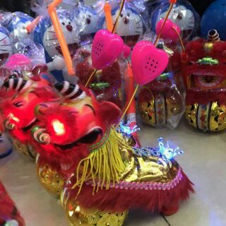 Lồng đèn kỳ lân và công chúa