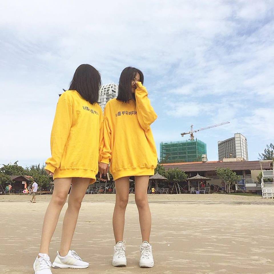 Nhập WAPCK111 giảm 25k đơn từ 200k - Áo Sweater Hàn KOREAN VÀNG CHỮ XANH UNISEX / NEVA DIE VÀNG (form rộng Châu Âu) | BigBuy360 - bigbuy360.vn