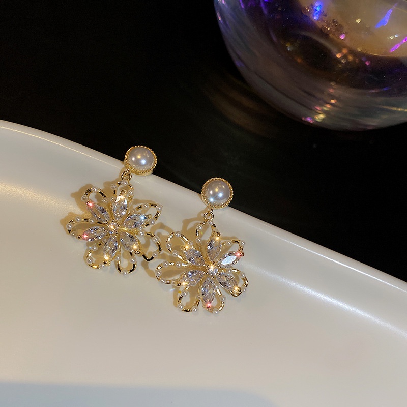 Bông Tai Hình Hoa Đính Ngọc Trai Thời Trang Dân Tộc