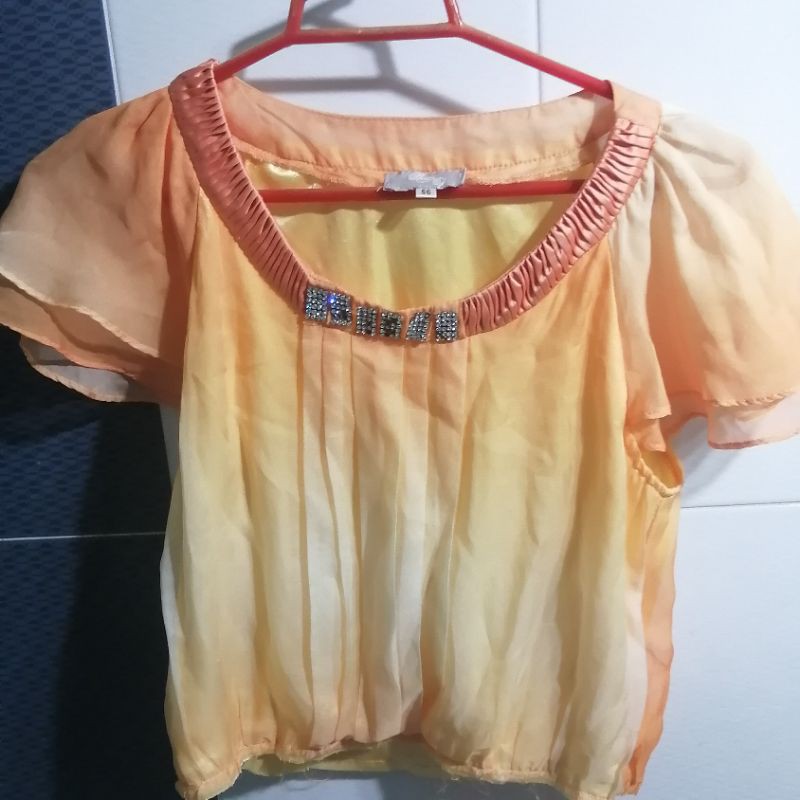 Áo voan màu vàng crop