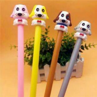 Bút mực xanh. Shop có khoảng 200 mẫu bút mực đen và xanh. Uyên