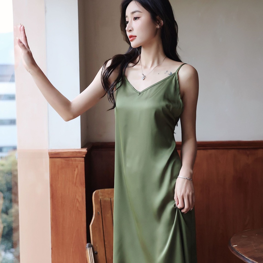 Đầm Ngủ Hai Dây Bằng Lụa Lạnh Lưng Trần Quyến Rũ Dành Cho Nữ