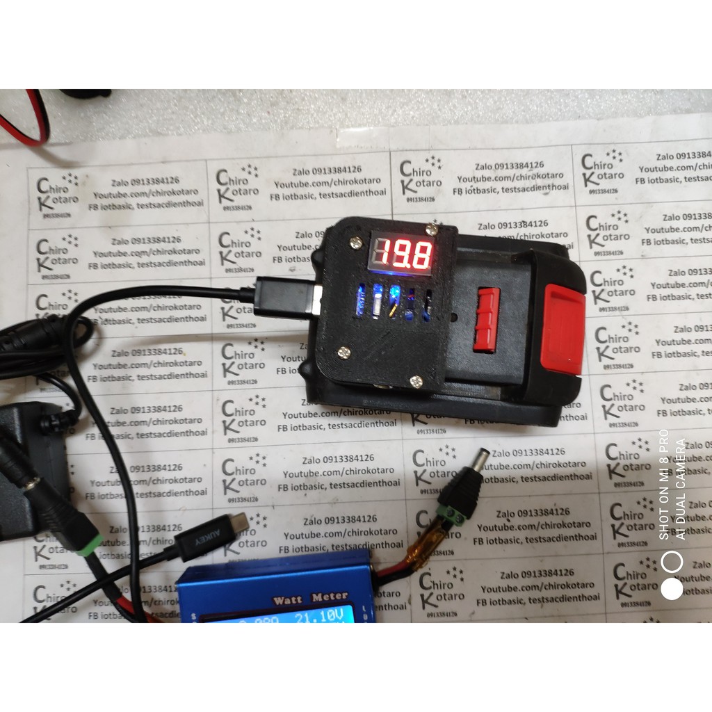 Bộ đế sạc và báo pin kèm nguồn dự phòng 5V 3A cho máy BOSS, pin ETP 21V và các pin có dạng tương tự