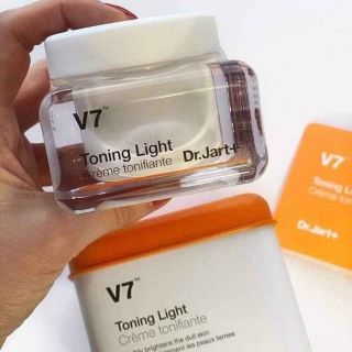 Kem dưỡng trắng da v7