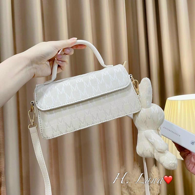 TÚI DẠ CHỮ M XÁCH TAY KÈM MÓC THỎ