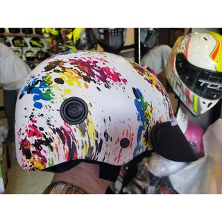 Nón sơn nhúng nửa đầu tem độc lạ