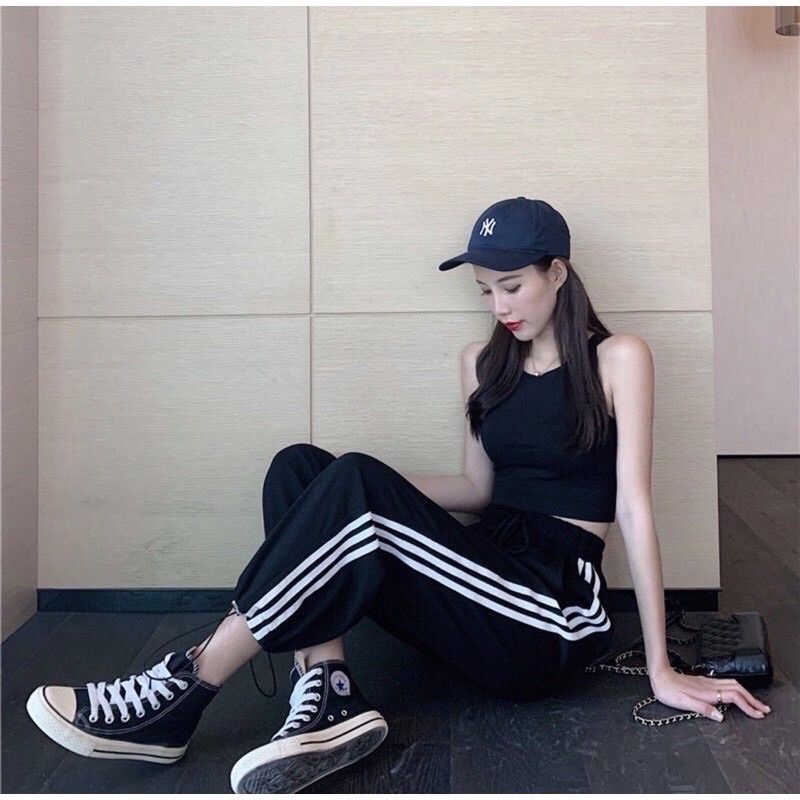 Quần Jogger Rút Ống Viền 3 Sọc Unisex 2 Màu Đen Trắng