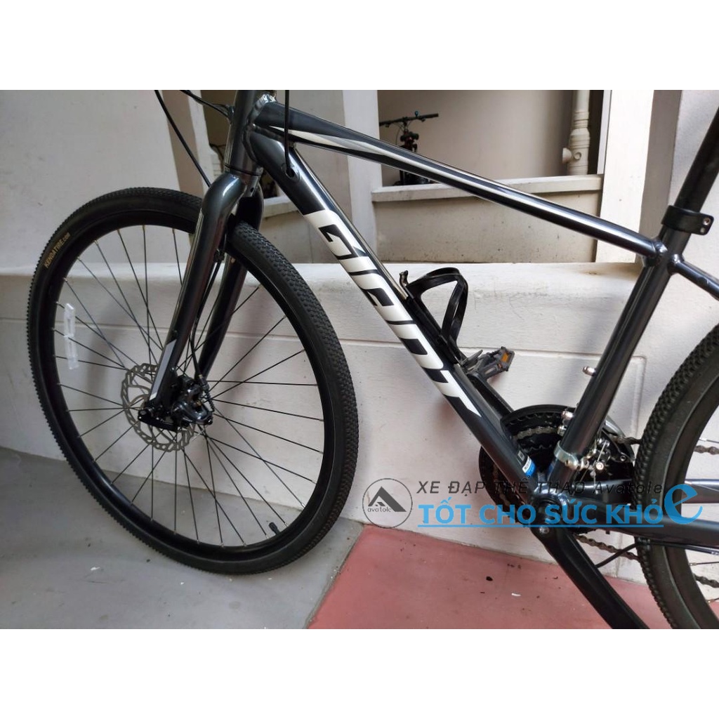 Xe đạp đường trường Giant Escape 2 Disc-2020, Khung sườn Giant 700C Aluxx, Bộ group Shimano Tourney, Màu trắng đen