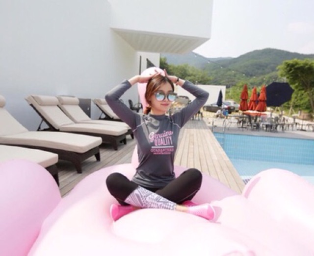 Bộ bikini , bộ đồ bơi nữ dài tay màu ghi đen in chữ kiểu dáng Hàn Quốc