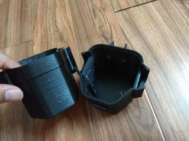 Đáy vỏ makita 12v lắp 9 cell 18650 3s3p
