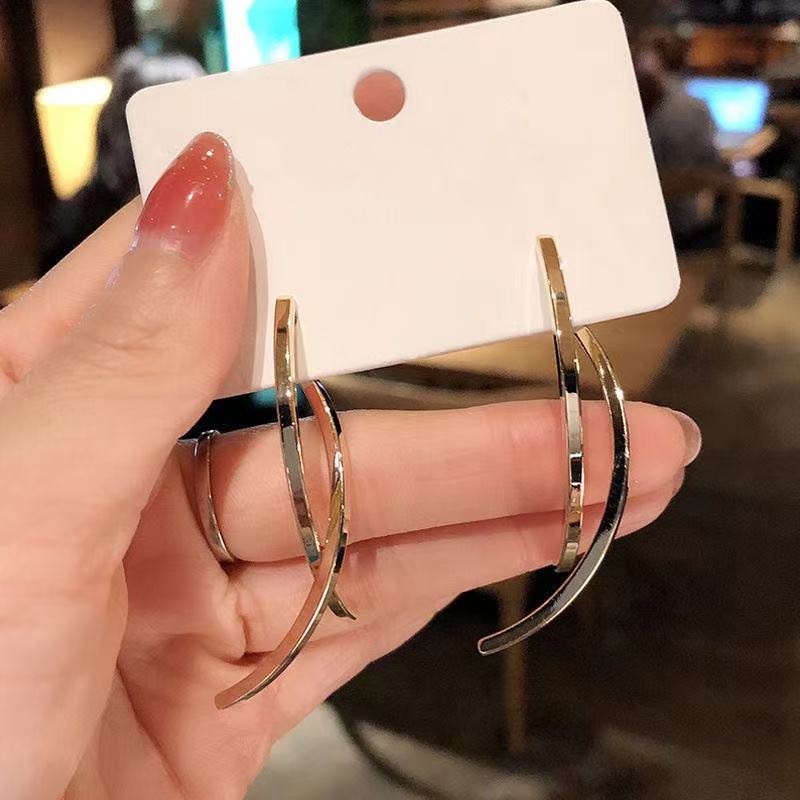 Khuyên Tai Dáng Dài Phong Cách Thời Trang Đơn Giản Cho Nữ