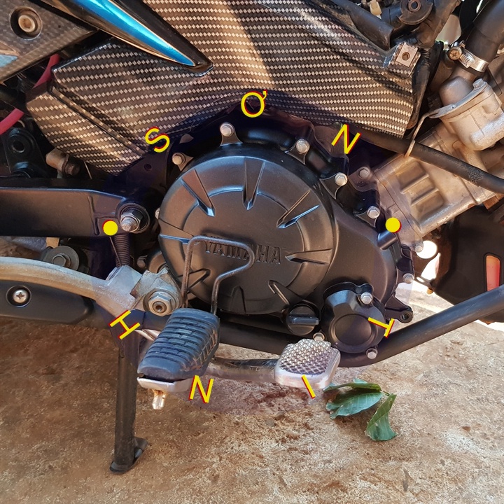 COMBO CHAI SƠN SAMURAI MÀU ĐEN NHÁM ÁNH KIM H303 - ĐEN MỜ LẤP LÁNH 400ML