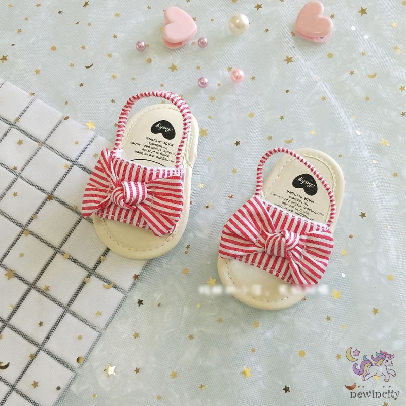 Giày sandal tập đi chống trượt cho bé gái