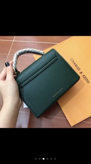 Túi nơ xuất dư
