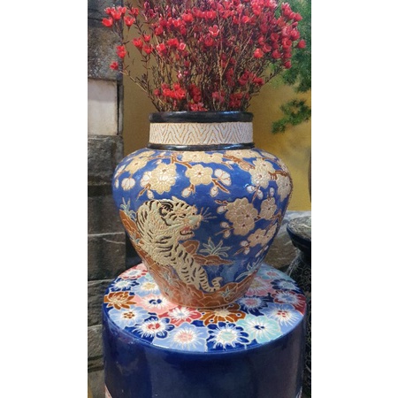 Bình hoa gốm sứ Nam Bộ khắc hổ