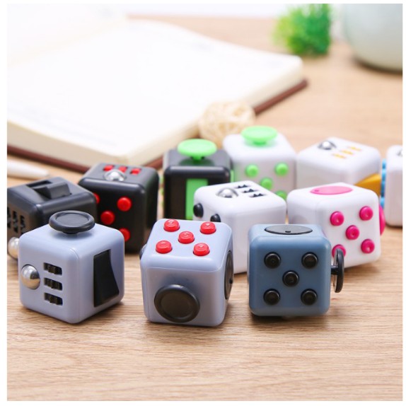 Fidget Cube Quà tặng Kì Diệu giảm stress màu ngẫu nhiên