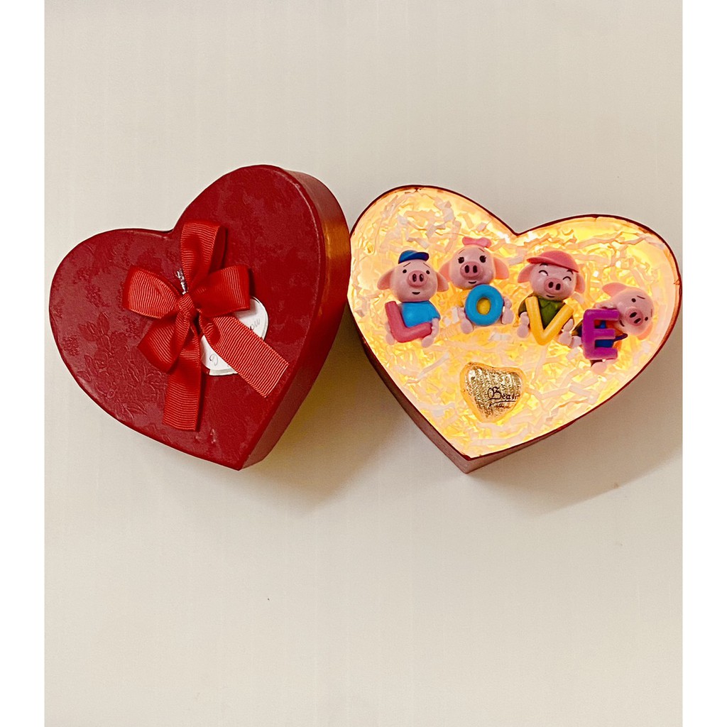 Hộp quà sinh nhật/valentine có lót rơm, đèn, bộ chữ LOVE hình trái tim