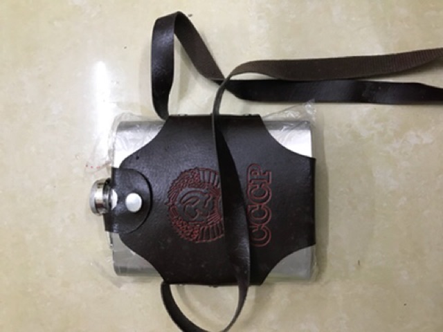 Bình đựng nước loại 3 lít có bao da đựng bình.