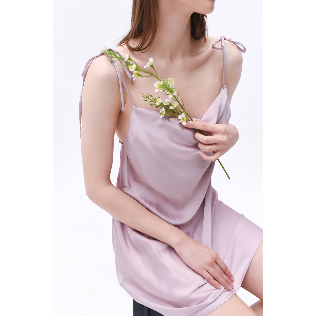 Váy Ngủ Hai Dây Nữ Mặc Nhà Chất Liệu Lụa Nhiều Màu Kiểu Dáng Cổ Đổ Vienna Dress LILAS BLANC