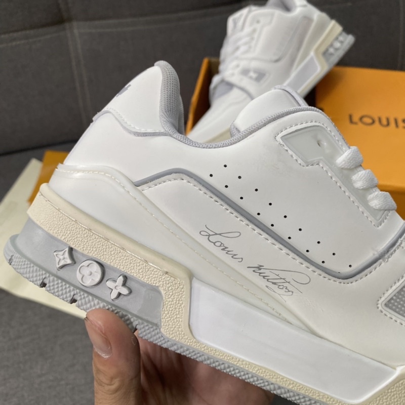 GIÀY LV SNAKER TRAINERS LOW 54 WHITE DA THẬT LAI AU