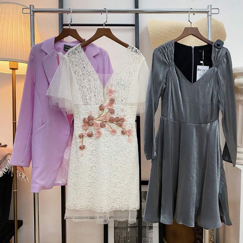 Đầm ánh kim nhấn vai Marc sz M