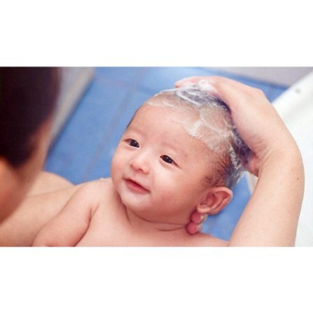 Sữa tắm cho bé Lactacyd Milky, Sữa tắm nước hoa chai to 250ml bảo vệ, nuôi dưỡng da và tóc bé ,