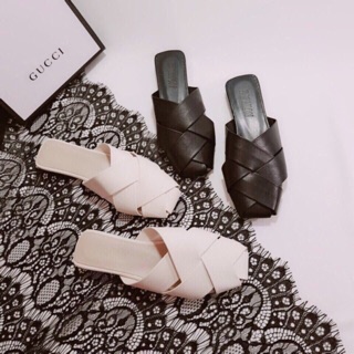 Dép sục đan chéo