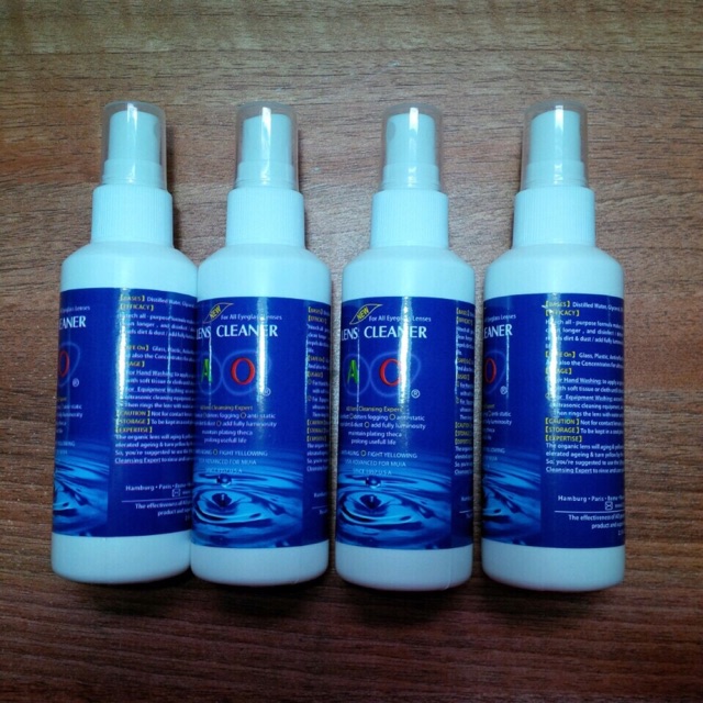 Nước lau kính mắt
