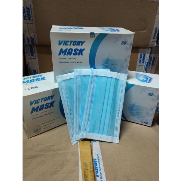 Hộp khẩu trang y tế 4 lớp kháng khuẩn không đau tai Vic quai vải, êm tai. Hộp 50 cái