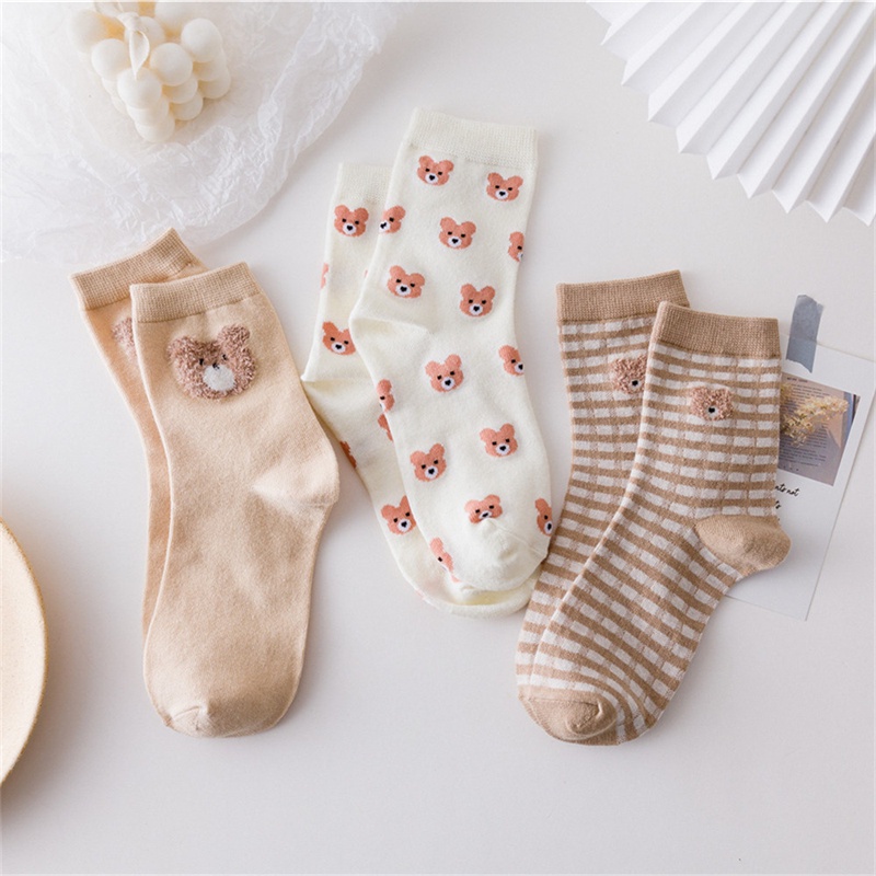 Đôi vớ thoáng khí họa tiết gấu hoạt hình dễ thương bắt mắt