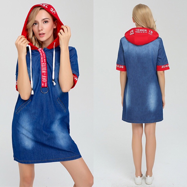 Đầm jean thun đính dây phối màu in chữ có nón trùm cổ trụ