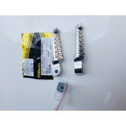 Gác chân sau xe máy bật bi