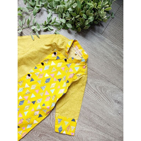 Áo dài vải vàng nhũ