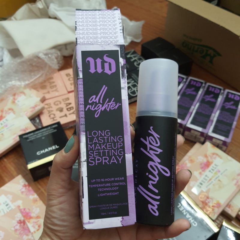 Xịt khóa nền uban