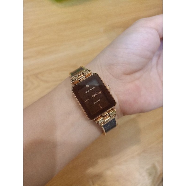 Đồng hồ nữ dây lắc Anne Klein