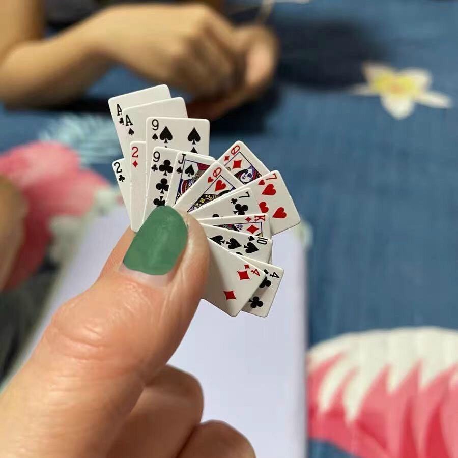 Bộ Bài Siêu Mini Gồm 54 Lá (2 lá Jocker) 1.5cm