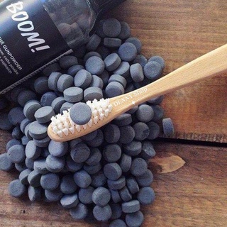 Viên đánh trắng răng Lush Toothy Tabs