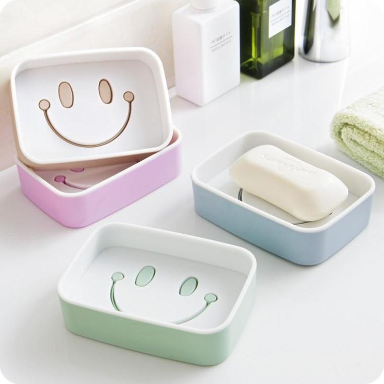 Hộp đựng xà phòng mặt cười 2 lớp giúp bạn có thể sử dụng để xà bông hoặc các vật dụng để xà bông hoặc các vật dụng nhỏ