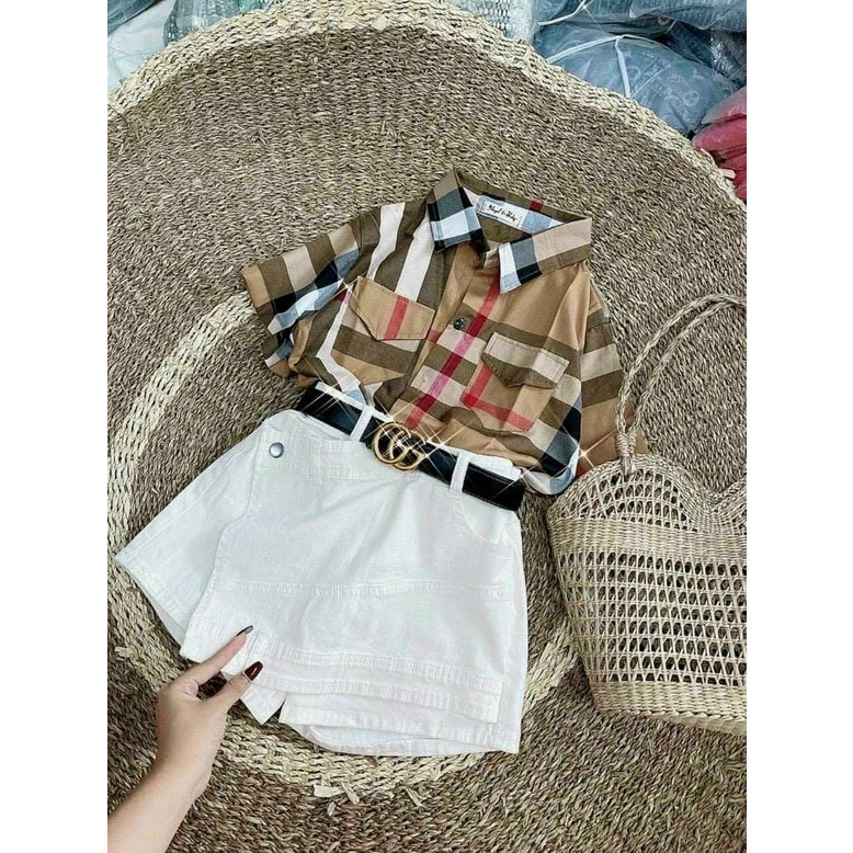 Áo sơ mi tay ngắn caro to phối 2 túi trước cực xinh , chất kate mềm mịn