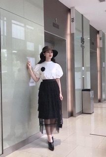 Sơ mi cộc tay bồng hoa cài