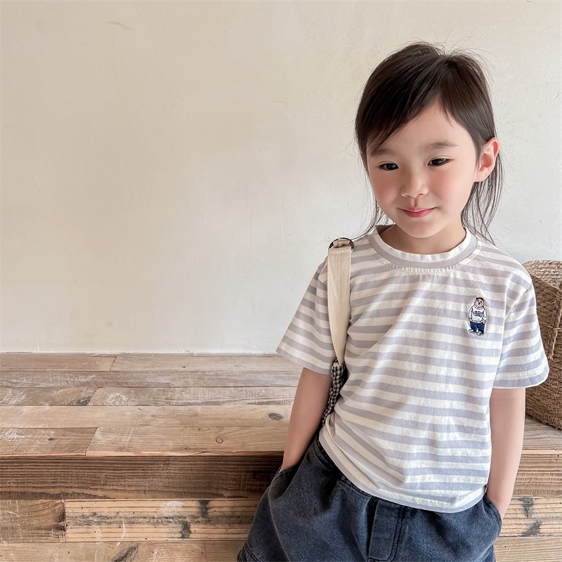 Áo Thun Tay Ngắn Cổ Tròn Kẻ Sọc Thêu Hình Gấu Dễ Thương Cho Bé 1-5 Tuổi