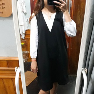 Váy Bầu Đen Phối Trắng Cổ Khoét V